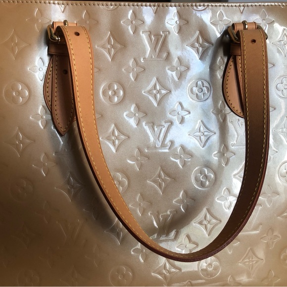 Louis Vuitton Brentwood Vernis Patent Leather, near excellent condition - Picture 11 of 14